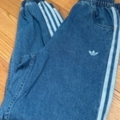 🩷adidasデニムパンツ🩷の画像