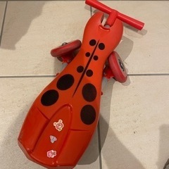 scuttlebug　スクートルバグ　折り畳み三輪車　てんとう虫の画像