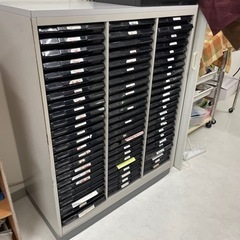 値引きしました。積み込み手伝います。事務所移転のため、治療院用カルテ棚