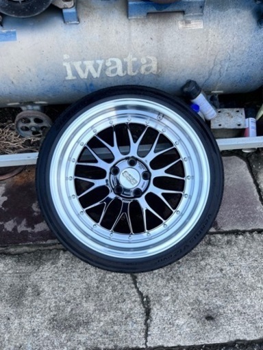 車のパーツ タイヤ、ホイール