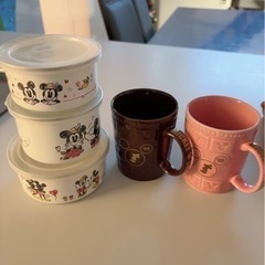ディズニー マグカップとホーロー容器 