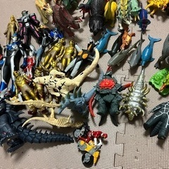 恐竜、ウルトラマン、怪獣おもちゃの画像