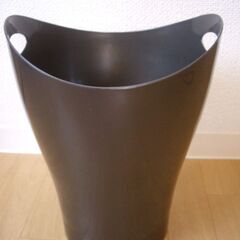umbra ゴミ箱 ガルビノカン 9L ダストボックスの画像