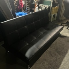 黒色ソファベッドの画像