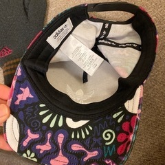 adidasのcapと手袋ですの画像