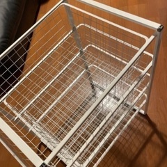 IKEA ALGOT アルゴート　天板　キャスター　付き　白　ホワイト　シンプル　インテリア　収納　便利　カゴ　ラック　ランドリー　洗濯　玄関　リビング　押入れ　クローゼット　通気性　引き出し　の画像