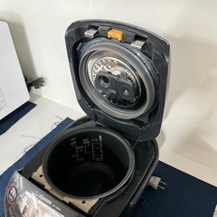 【美品‼️】2022年製 象印 3合炊き 圧力IH炊飯ジャー 炊飯器 極め炊き 黒まる厚釜 ブラック♪の画像