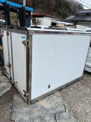 軽トラックの箱、物置きに‼️