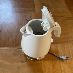 【値下げしました】デロンギ　電気ケトルの画像