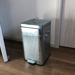 ブリキ　ゴミ箱