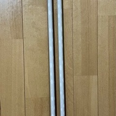 網、突っ張り棒2本の画像