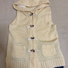 UNIQLO  ユニクロジーンズ　フードニットベスト付きの画像