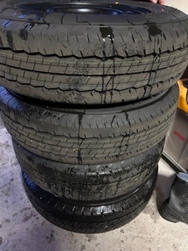 ハイエース新車のタイヤ４本12月23日まで