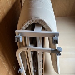 折り畳みベッドキャスター付き、更にマットと上布団付きの画像