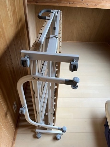 折り畳みベッドキャスター付き、更にマットと上布団付き