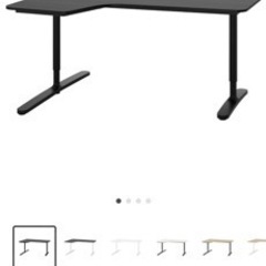 IKEA デスクとワークチェアのセットの画像
