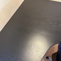 IKEA デスクとワークチェアのセットの画像