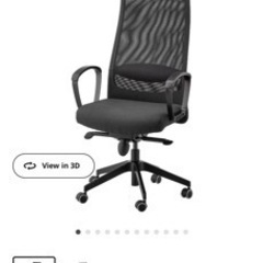 IKEA デスクとワークチェアのセットの画像