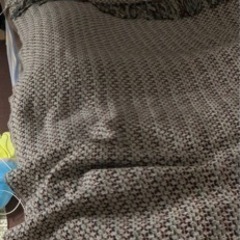 シングルベッドフレームとマットレスの画像