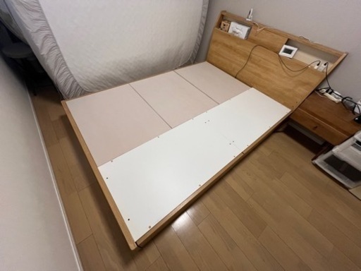 ダブルベッド　フレーム　2口コンセント　収納つき
