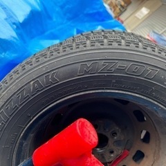 スタッドレスタイヤ溝も超キレイです 185/65R14