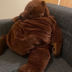 巨大なクマのぬいぐるみ