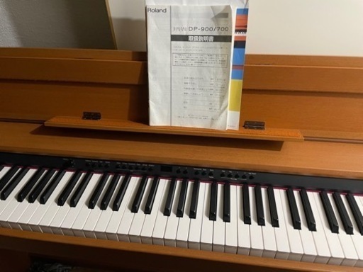 ROLAND製　DP-900 電子ピアノ　ペダル 2本　説明書 あり 