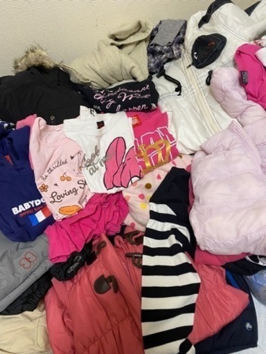 女の子の洋服です（残念ですが）袋にまとめて‼️