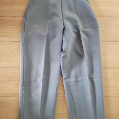 テーパードパンツ　くすみブルー