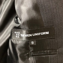 黒色のスーツ9号の画像