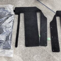 最終☆値下げ 日産セレナ純正フロアマット☆H30ハイウェイスター8人乗用フルセットの画像