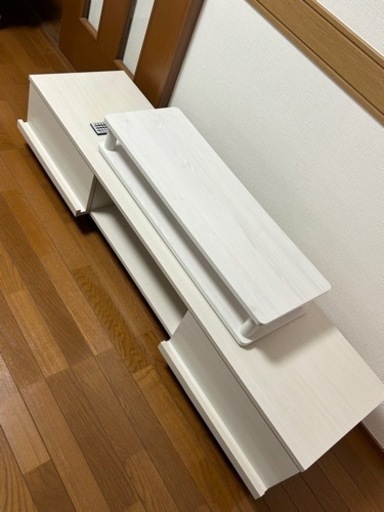 取引者決まりました。テレビ台とラック