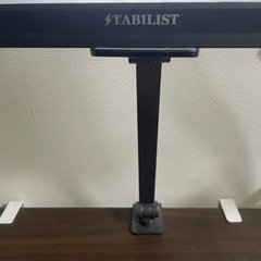 外付けモニターと、設置用のアームの画像