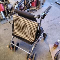 お散歩買い物のお供歩行車