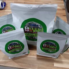 BWild アンチョビ with ポテト＆エンドウ豆 成犬用（1...