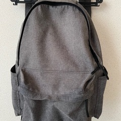 無印良品　肩の負担を軽くするリュック　グレー