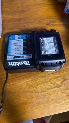 マキタ18Vのバッテリーと充電器