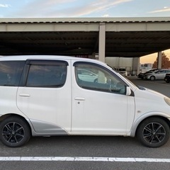 ファンカーゴ4WDの画像