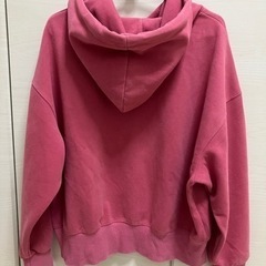 ピンクフード付きトレーナー 文字プリント レタープリント ピンク フリーサイズの画像