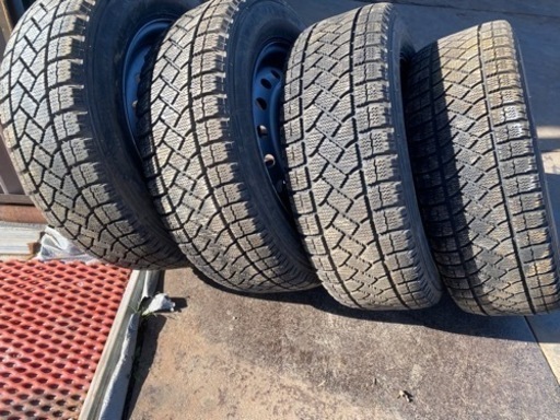スタッドレスタイヤ 205/65R15スチールホイール四本セット埼玉県