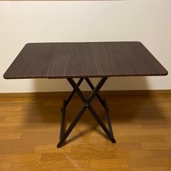 折りたたみテーブルの画像