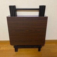 折りたたみテーブルの画像