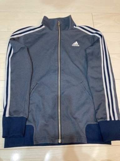 公式中　明日まで　アディダス　デニム調ジャージ上下セット