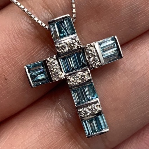K18WG pt850 ダイヤモンドクロスネックレス　 0.65ct ブルーダイヤ　トリート　5.1g