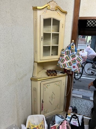 コーナーキャビネット　鍵付き