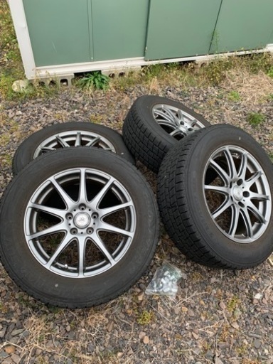 スタッドレスタイヤ　ホイール付き　17インチ