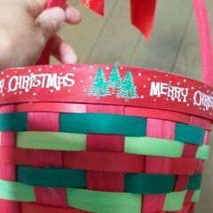クリスマスプレゼント用のカゴの画像
