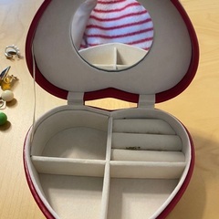 【差し上げます】ジュエリーケースとアクセサリーの画像