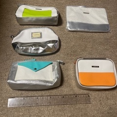 コスメポーチ　クリニーク