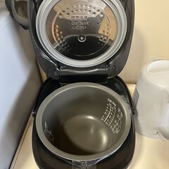 東芝 TOSHIBA 炊飯器 RC-10VRF 5.5合の画像